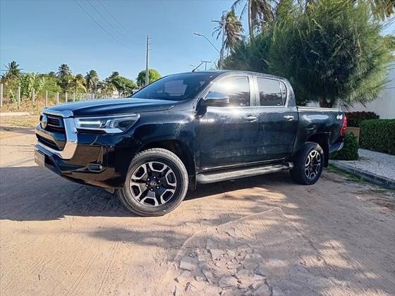 TOYOTA HILUX 2.8 D-4D TURBO DIESEL CD SRX 4X4 AUTOMÁTICO